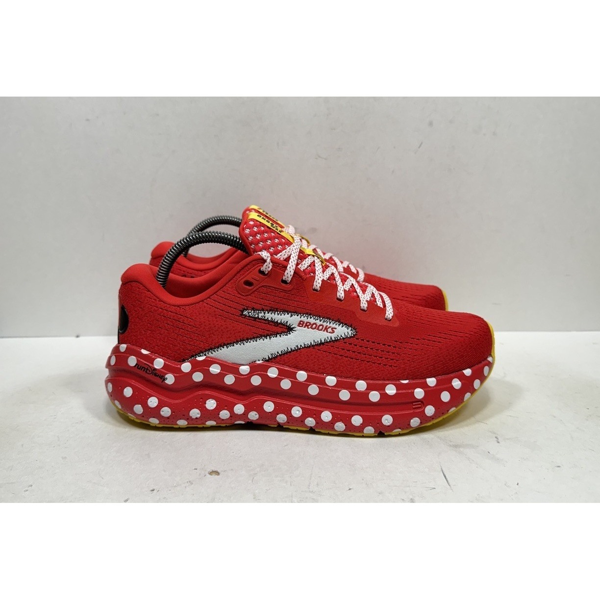Brooks Ghost Max 2 Rundisney Minnie Mouse Womens Size 9.5 Shoes Red Black